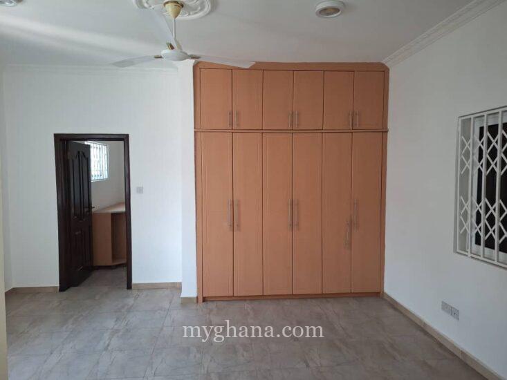 5 bedroom house with large garden to let at Tse Addo