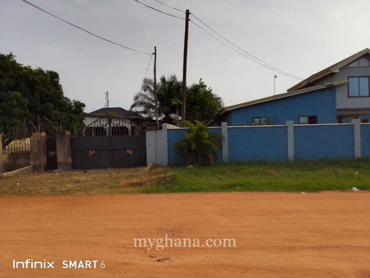 Old 4 bedroom house for sale at Sebrebor -Halleyuya