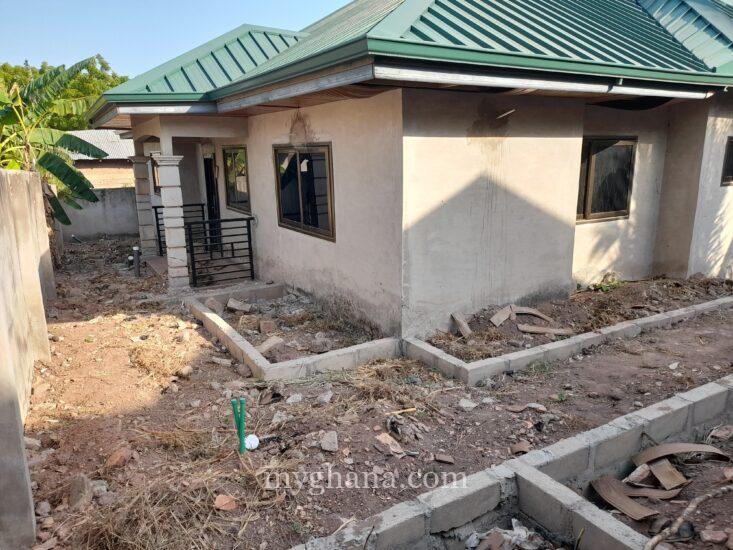 4 bedroom house near completion 95% @ Oyibi