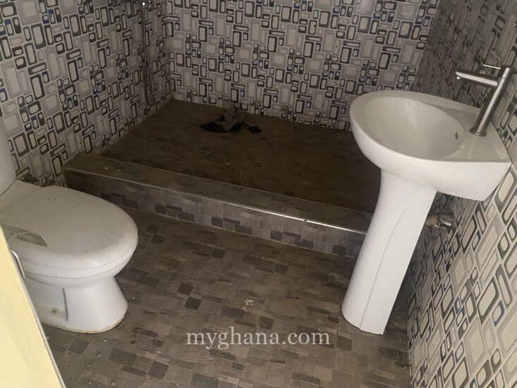 Chamber and hall self contain for rent at amasaman achiaman