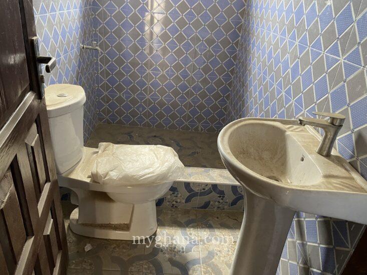 Chamber and hall self contain for rent at amasaman kuntunse