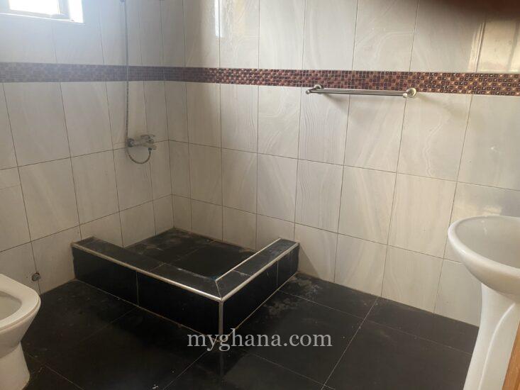 3 bedroom apartment for rent at amasaman cocobod