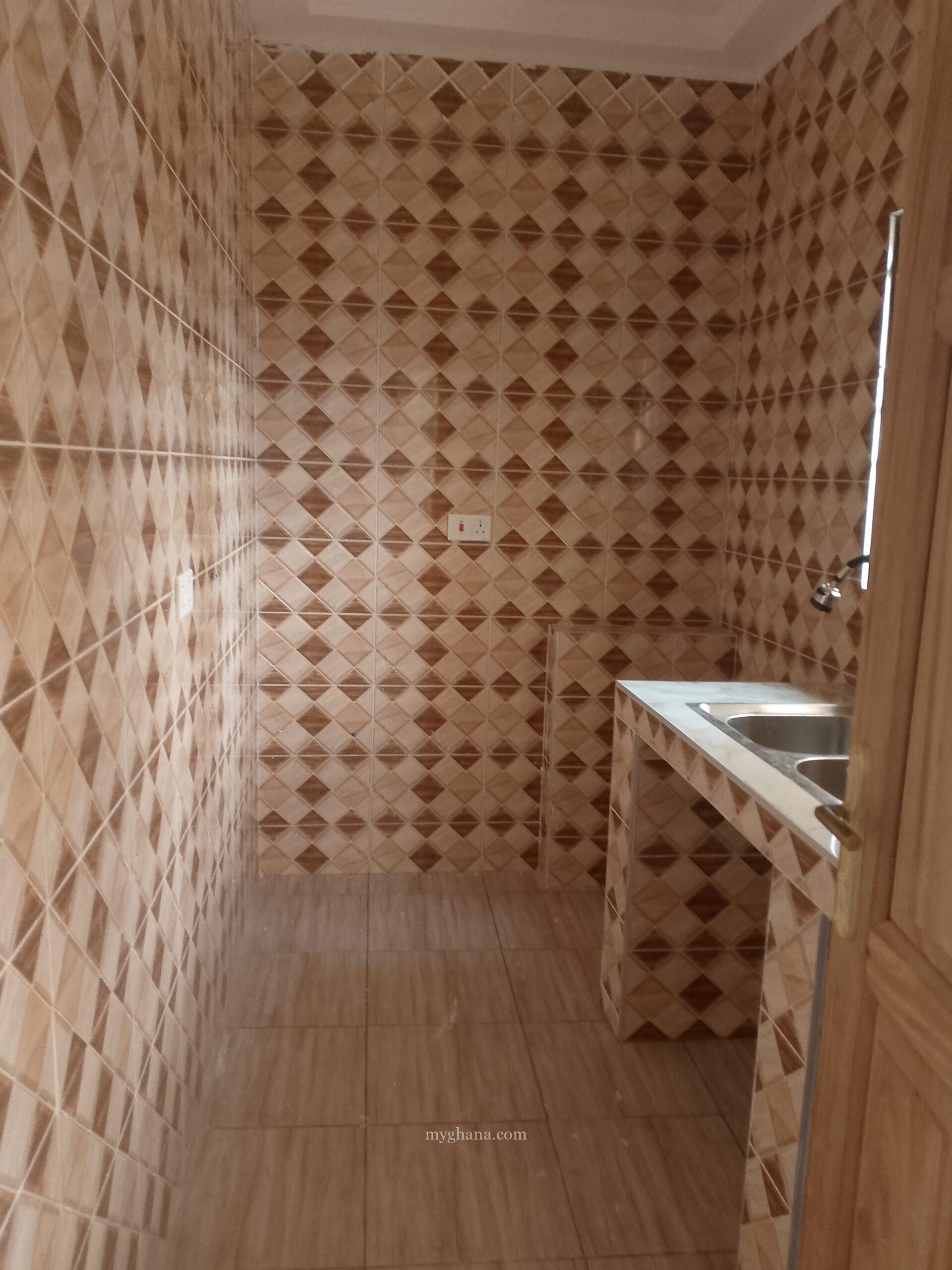 2 bedrooms apartment for rent at Alahaji