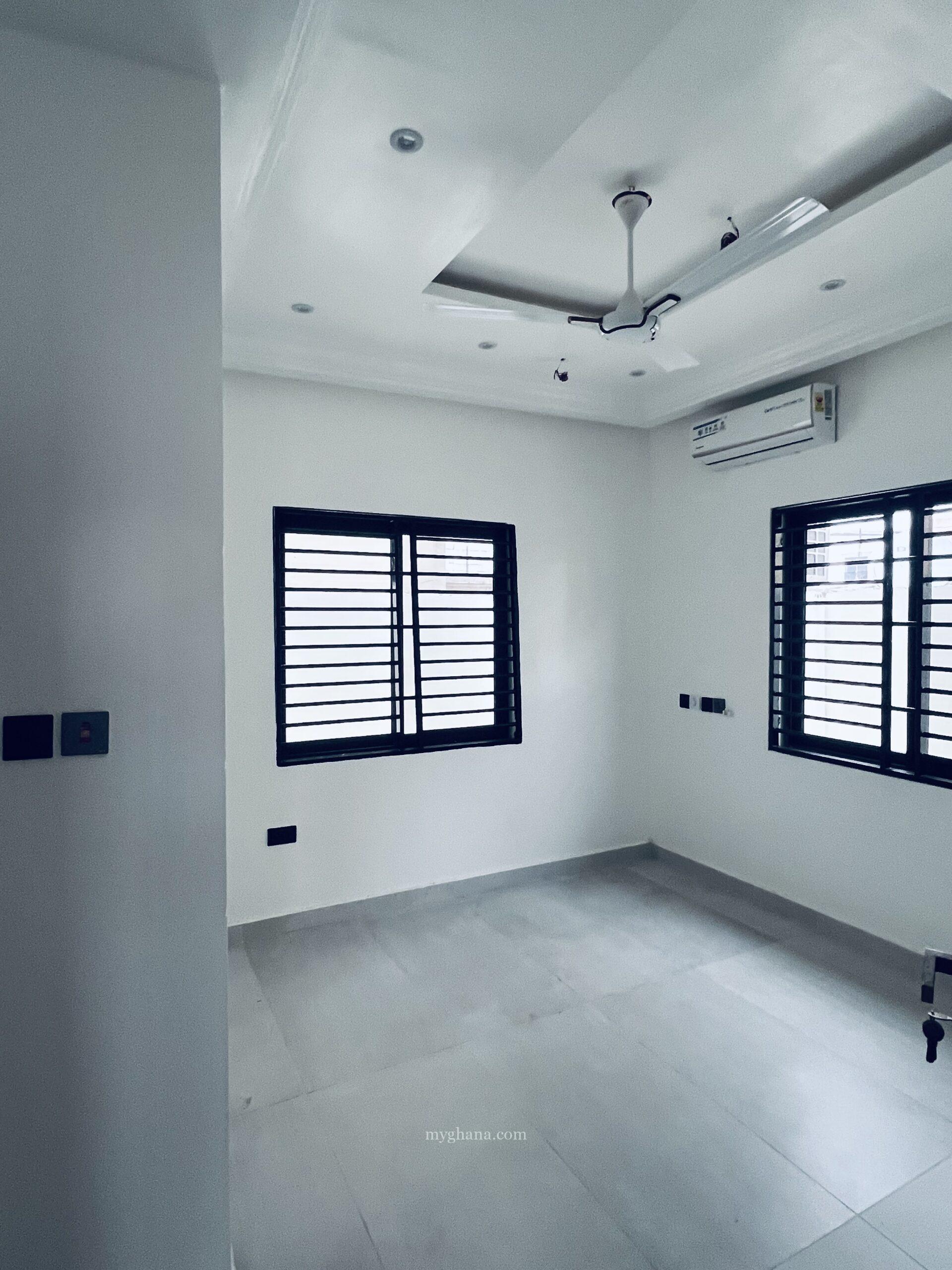 2bedroom house for sale @Lake side Botwe