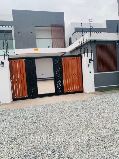 Executive 5 bedrooms house forsale at oyarifa focus hospital area