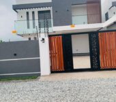 Executive 5 bedrooms house forsale at oyarifa focus hospital area