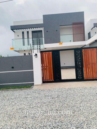 Executive 5 bedrooms house forsale at oyarifa focus hospital area