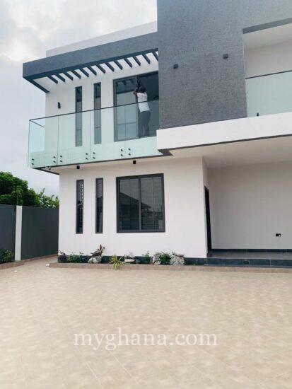 Executive 5 bedrooms house forsale at oyarifa focus hospital area