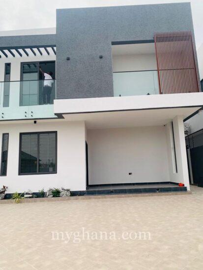 Executive 5 bedrooms house forsale at oyarifa focus hospital area