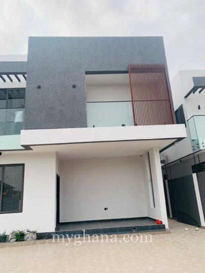 Executive 5 bedrooms house forsale at oyarifa focus hospital area