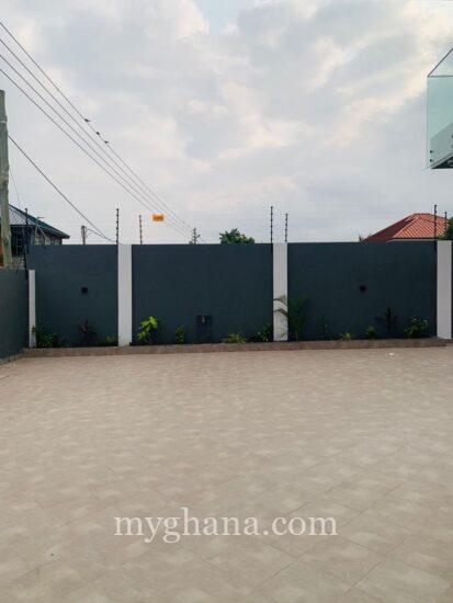 Executive 5 bedrooms house forsale at oyarifa focus hospital area