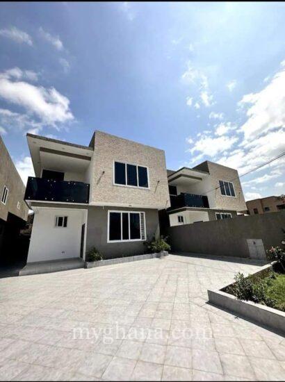 4 bedrooms house for rent at Lakeside