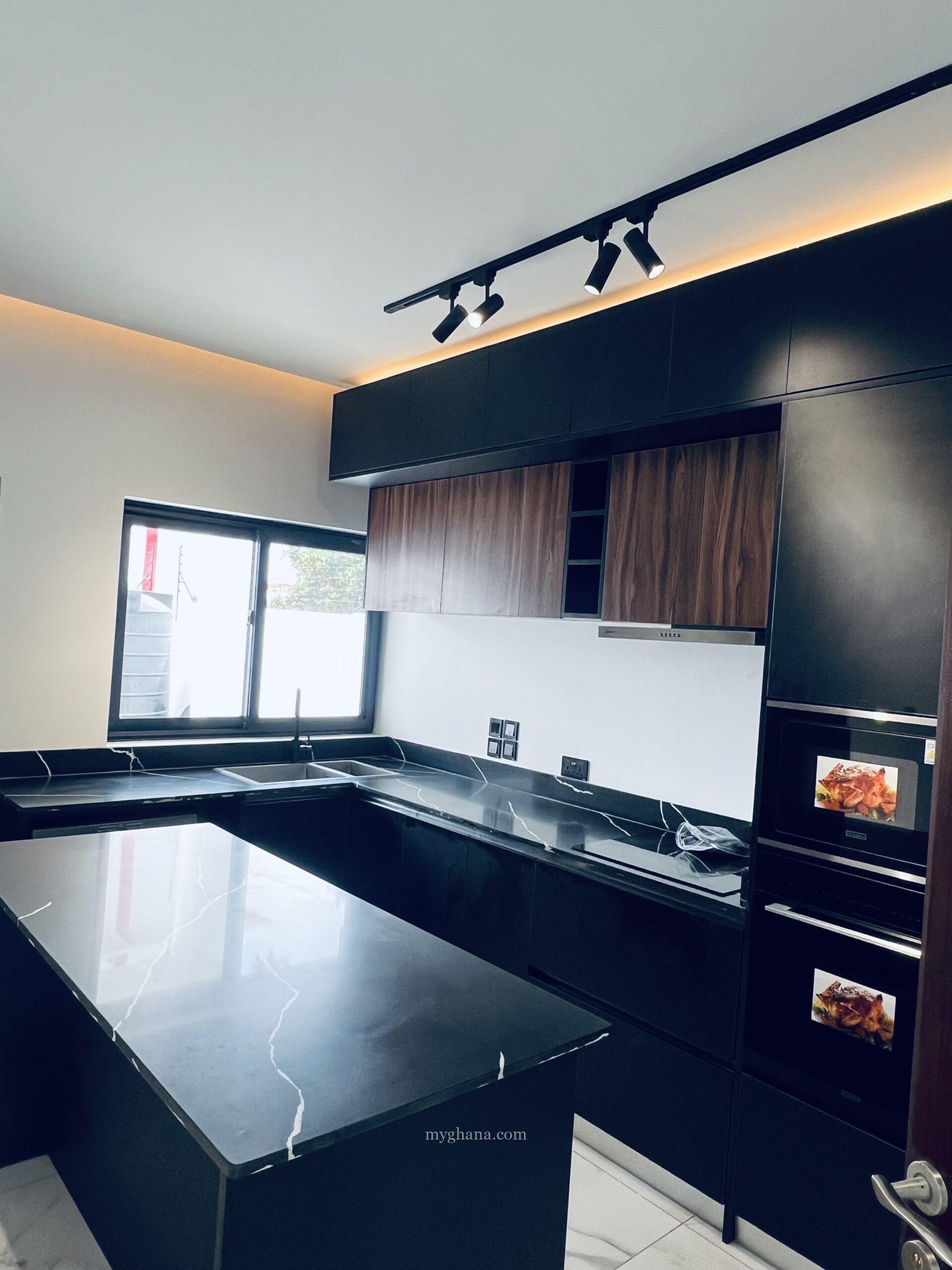 3bedroom house for rent in Adjiringanor school junction