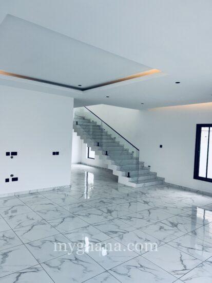 3bedroom house for rent in Adjiringanor school junction