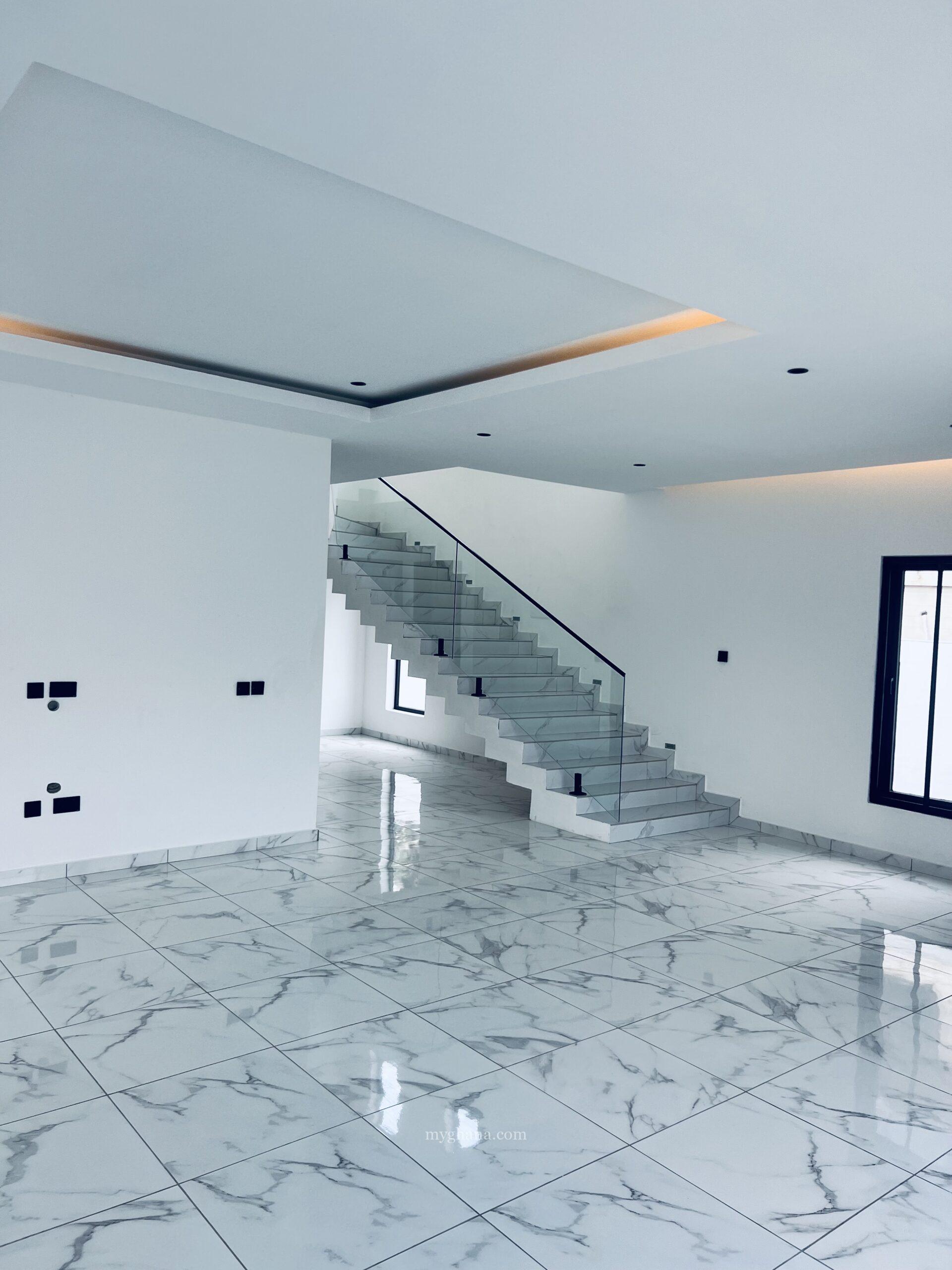 3bedroom house for rent in Adjiringanor school junction