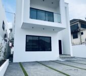 Executive newly built 4bedroom house for rent at school Juntion going for 4