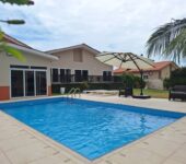 4 bedroom house with pool and garden to let at East Airport, Accra