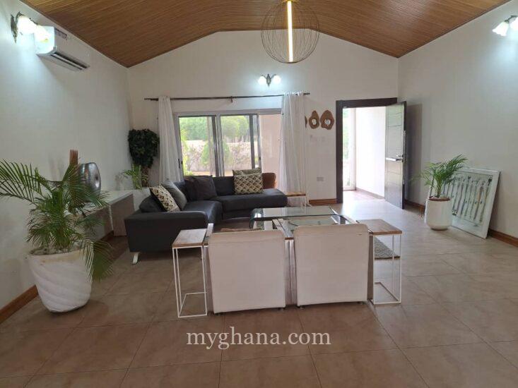 4 bedroom house with pool and garden to let at East Airport, Accra