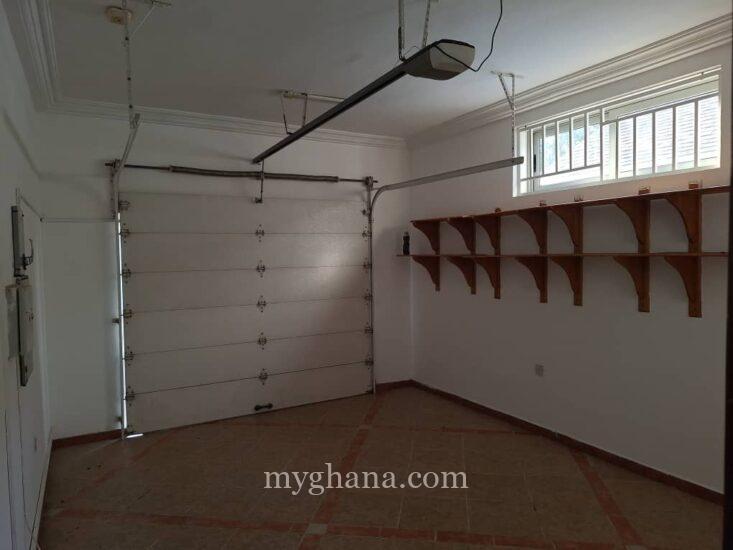 4 bedroom house with pool to let at Abelemkpe near Lincoln School, Accra