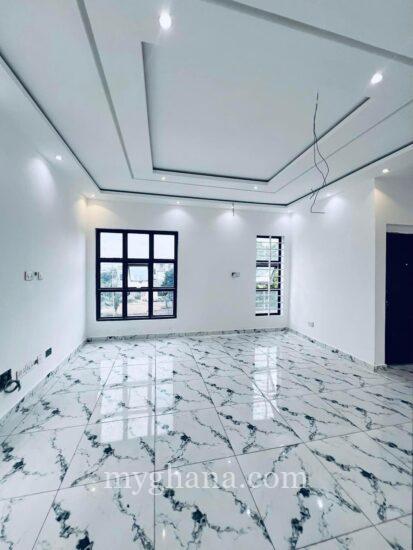 2bedroom house for sale at Oyarifa
