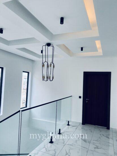 3bedroom house for rent in Adjiringanor school junction
