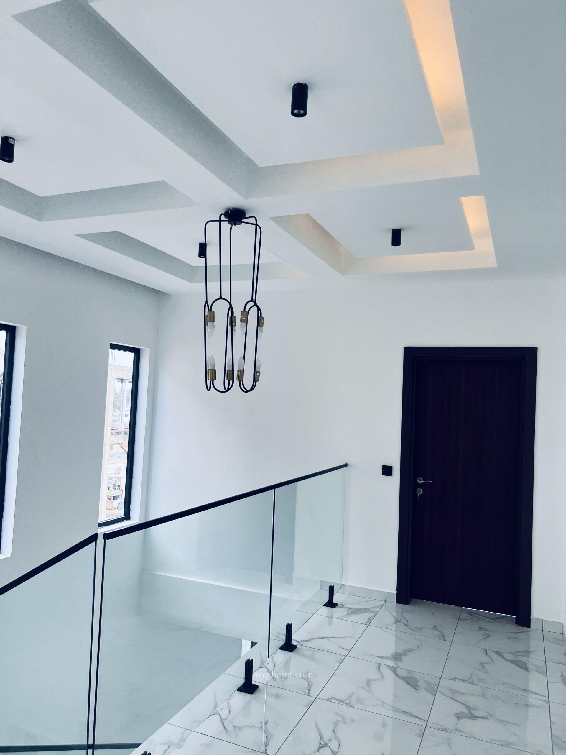 3bedroom house for rent in Adjiringanor school junction