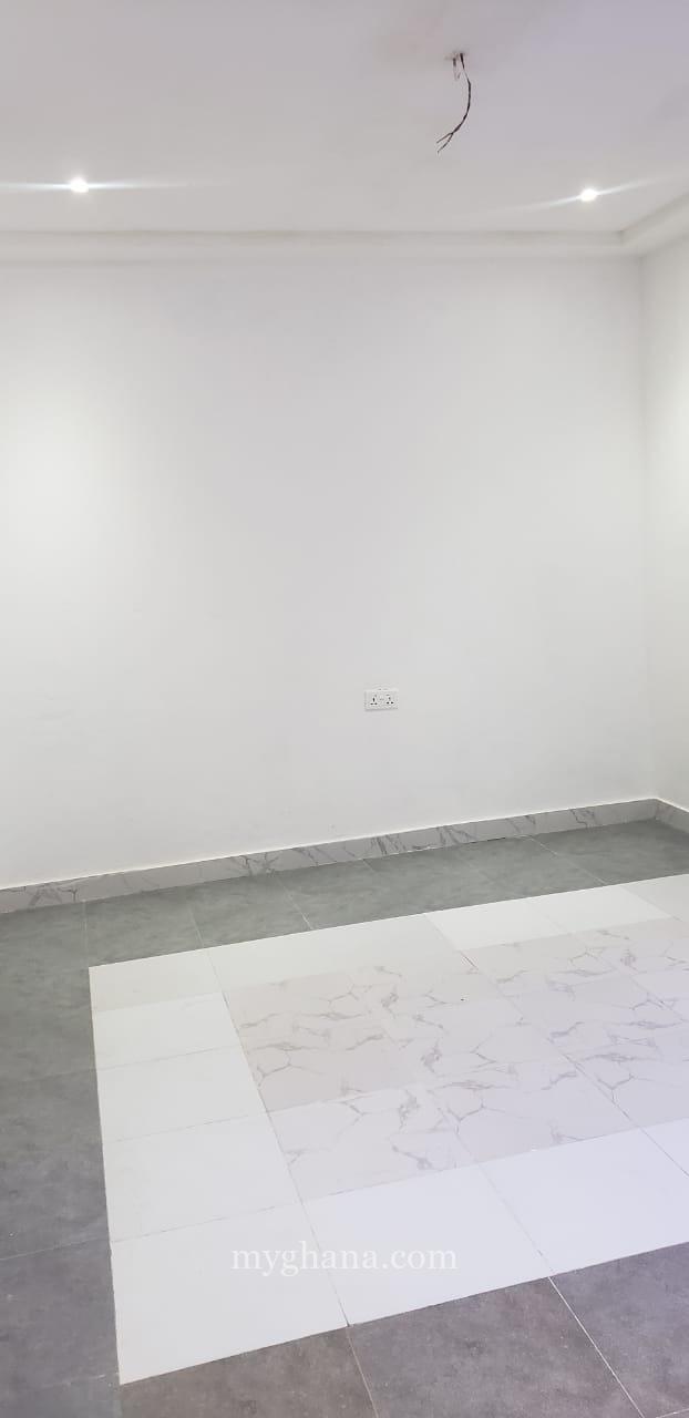 Executive newly built single room self contained for rent at lakeside commu