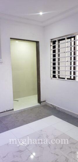 Executive newly built single room self contained for rent at lakeside commu