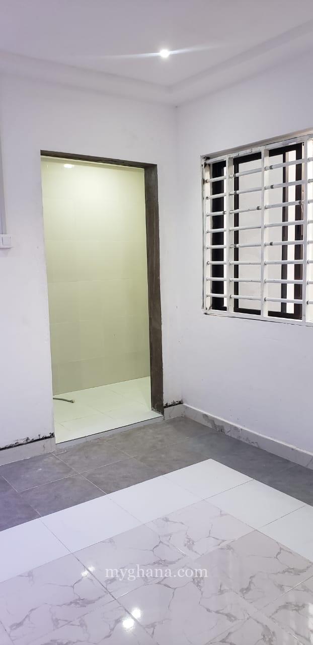 Executive newly built single room self contained for rent at lakeside commu
