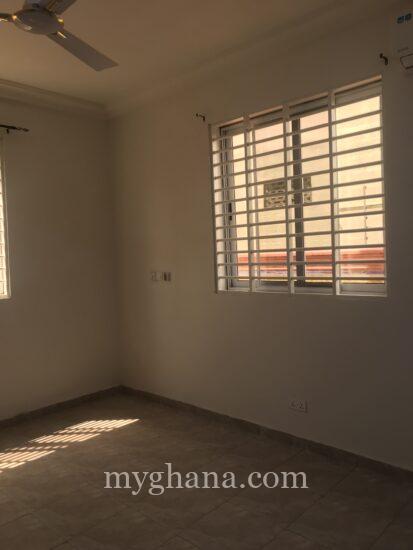 Executive newly built chamber and hall self contained for rent at lakeside
