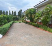 4 bedroom house with pool and garden to let at East Airport, Accra