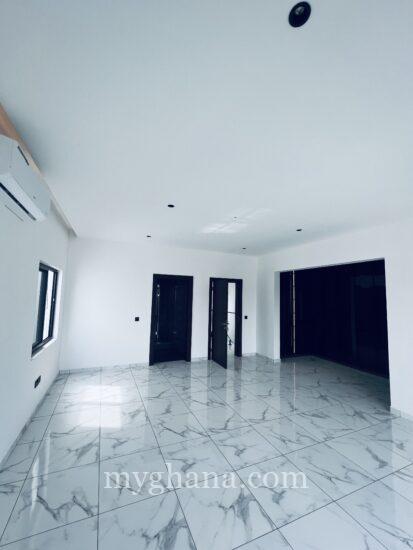 3bedroom house for rent in Adjiringanor school junction