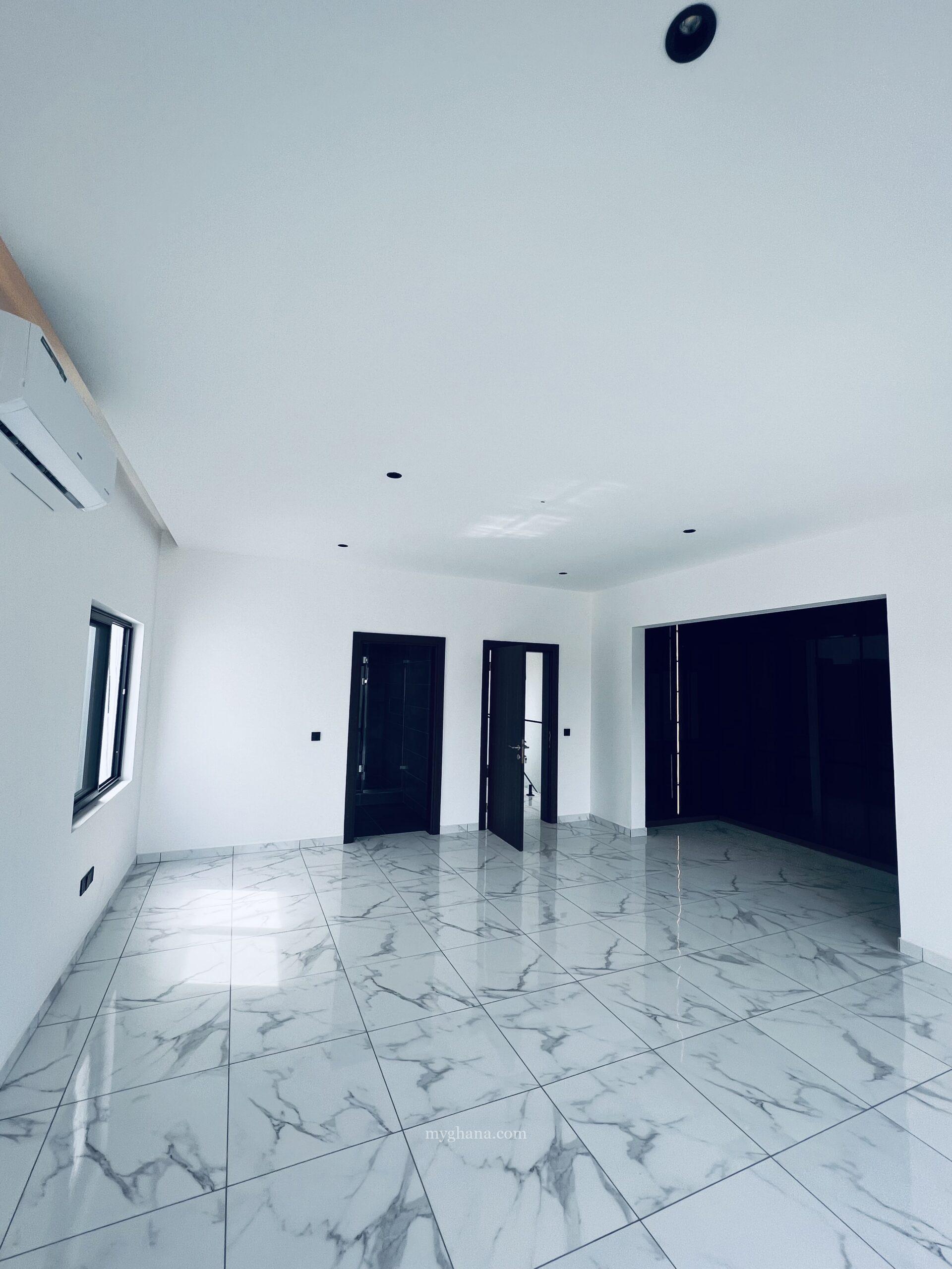 3bedroom house for rent in Adjiringanor school junction