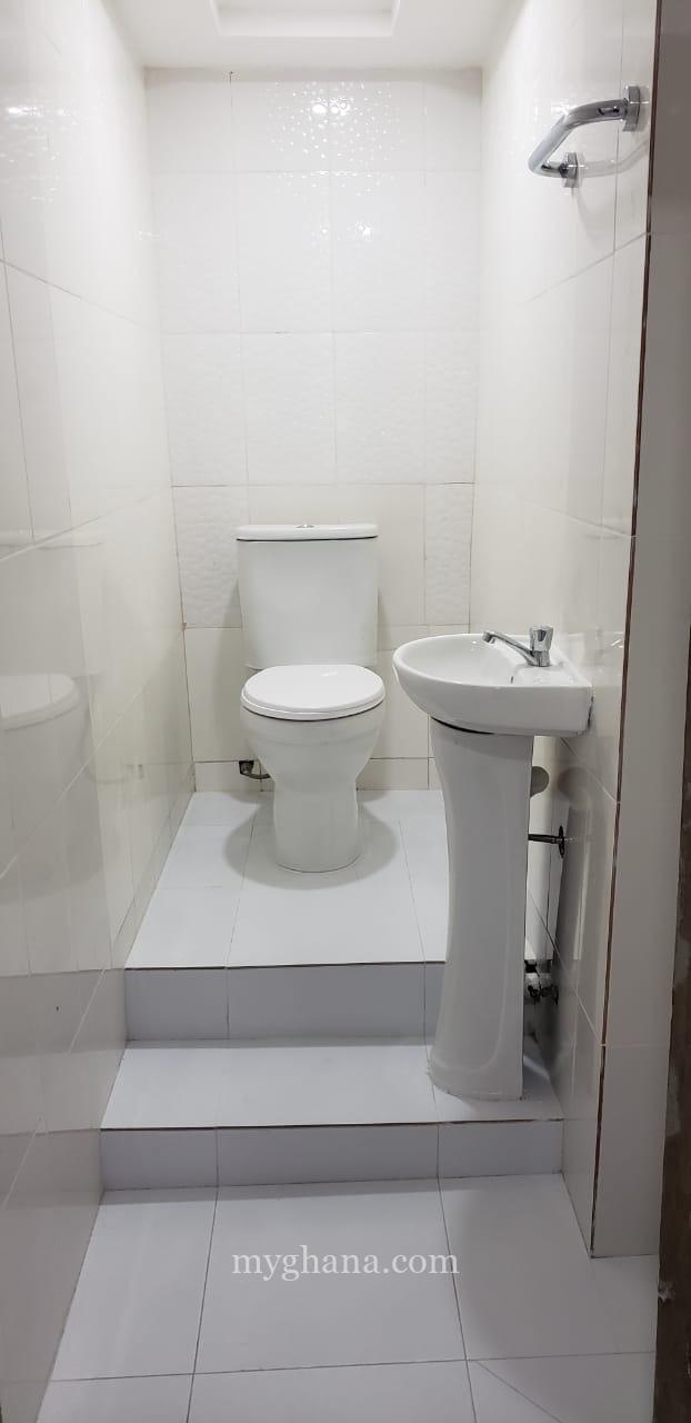 Executive newly built single room self contained for rent at lakeside commu