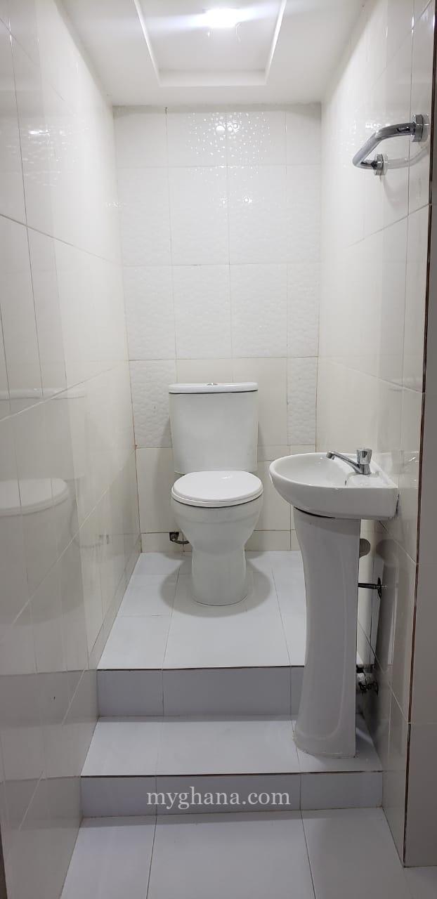 Executive newly built single room self contained for rent at lakeside commu