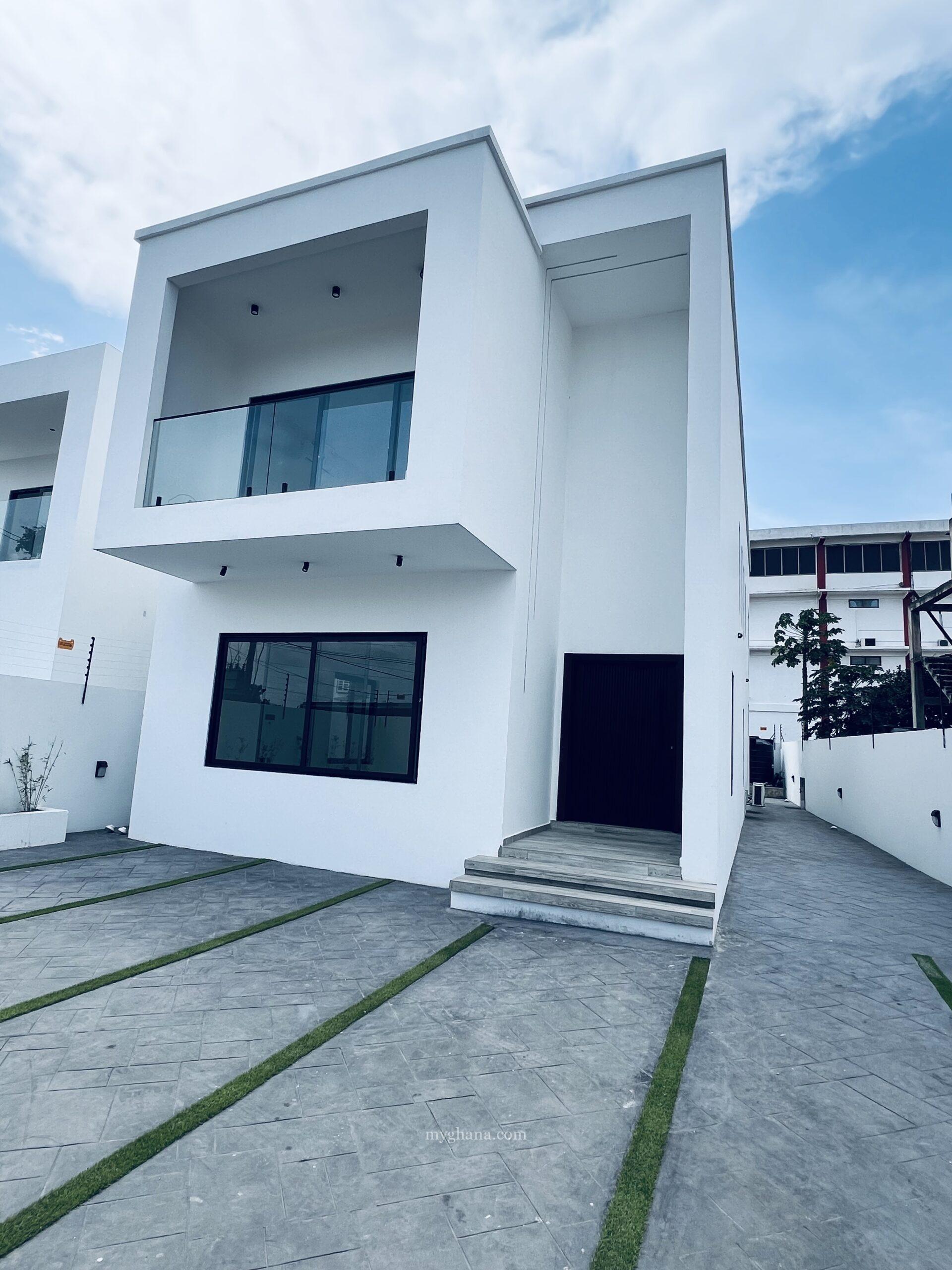 3bedroom house for rent in Adjiringanor school junction