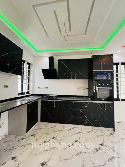 2bedroom house for sale at Oyarifa