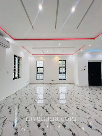 2bedroom house for sale at Oyarifa