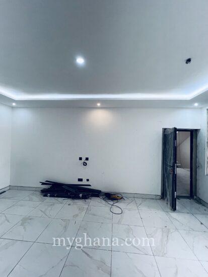 2bedrooms apartment for ren in Adjiringanor School Junction