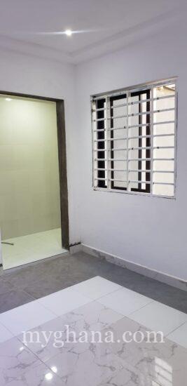 Executive newly built single room self contained for rent at lakeside commu