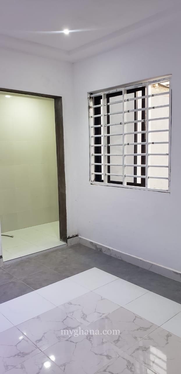Executive newly built single room self contained for rent at lakeside commu