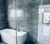 3bedroom house for rent in Adjiringanor school junction