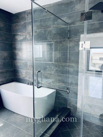3bedroom house for rent in Adjiringanor school junction