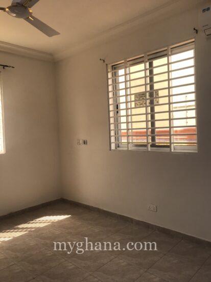 Executive newly built chamber and hall self contained for rent at lakeside