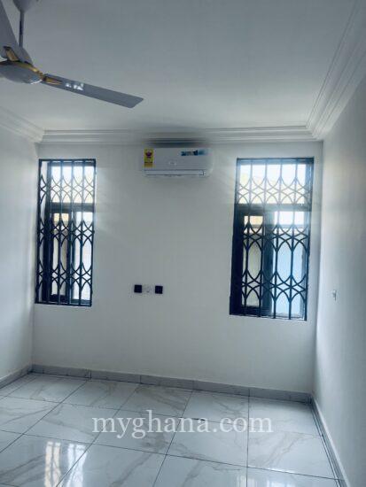 2bedrooms apartment for ren in Adjiringanor School Junction