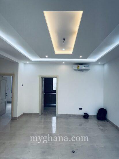 2bedrooms apartment for ren in Adjiringanor School Junction