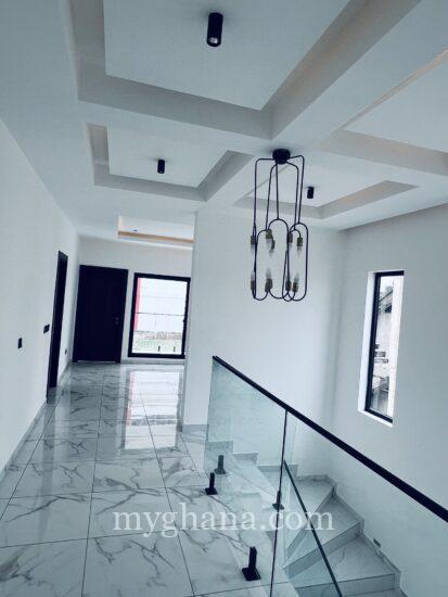 3bedroom house for rent in Adjiringanor school junction