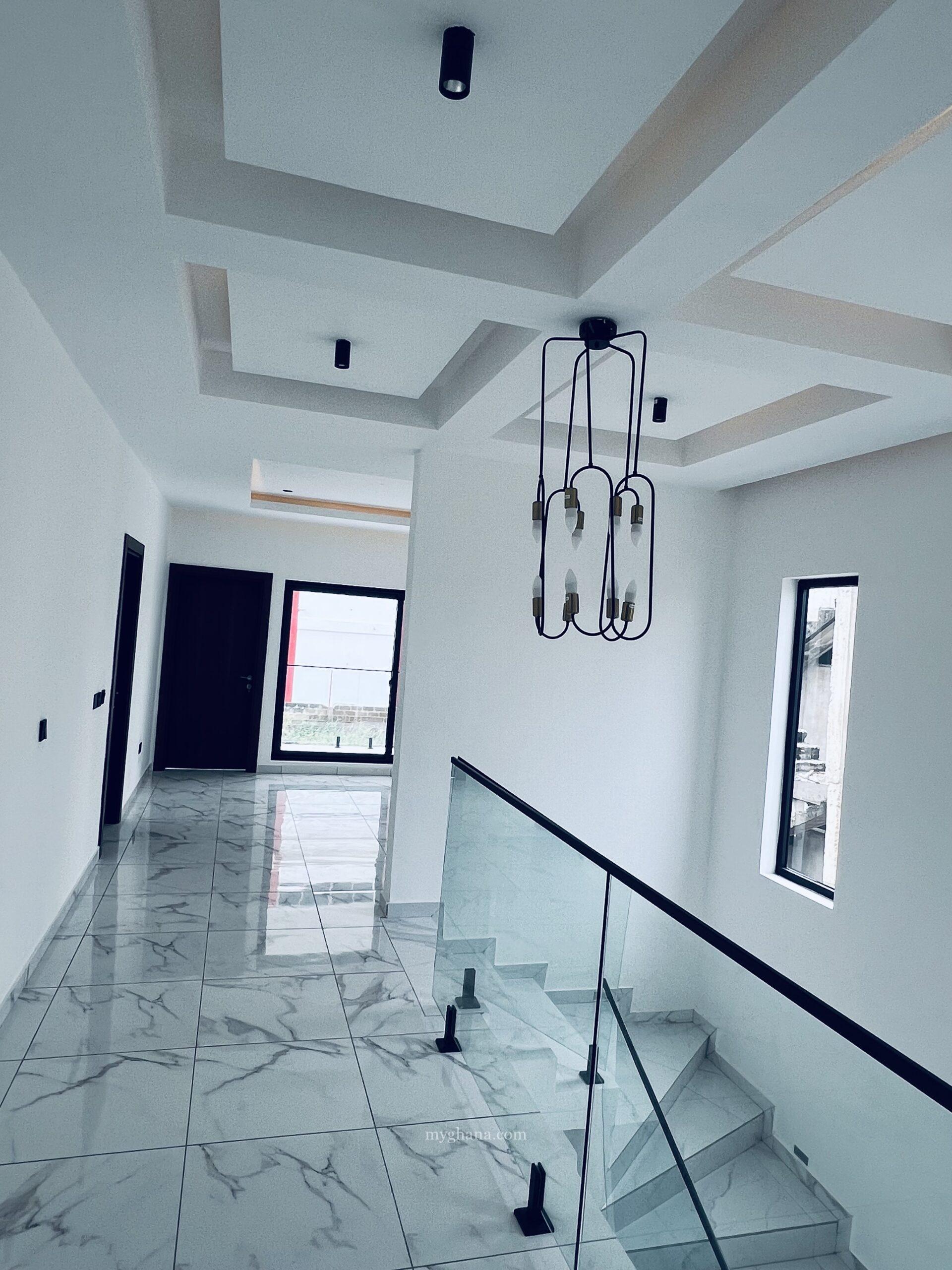 3bedroom house for rent in Adjiringanor school junction