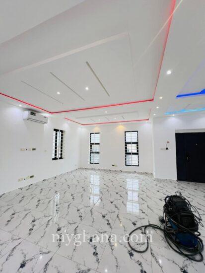 2bedroom house for sale at Oyarifa