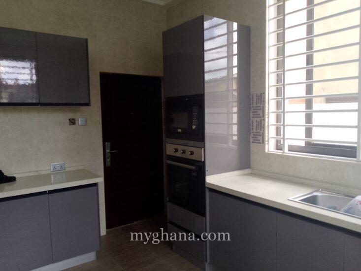 3 bedrooms house for sale at Achimota mile 7 ,CFC Estates